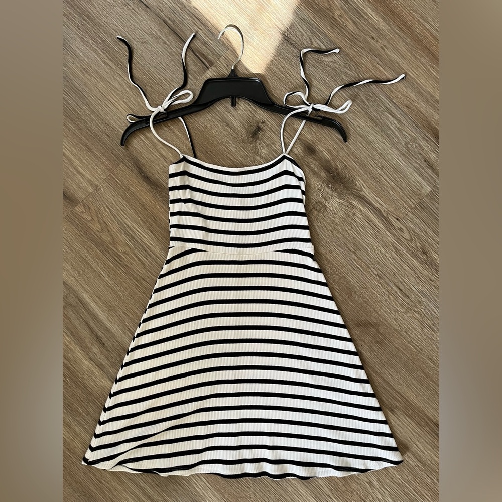 Forever 21. Size in Small. Black and White dress.